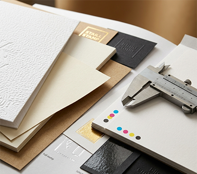 Scelta di materiali, carte e finiture